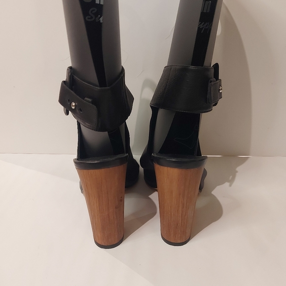 ❣️Ladies Vince high heel sandals size 7 (#439) - Picture 2 of 8